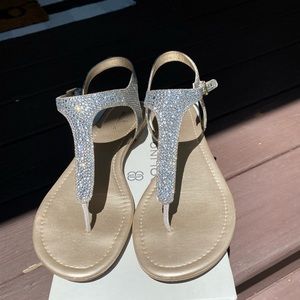 Bandolino Gold T-Strap Sandal.  Size 10.